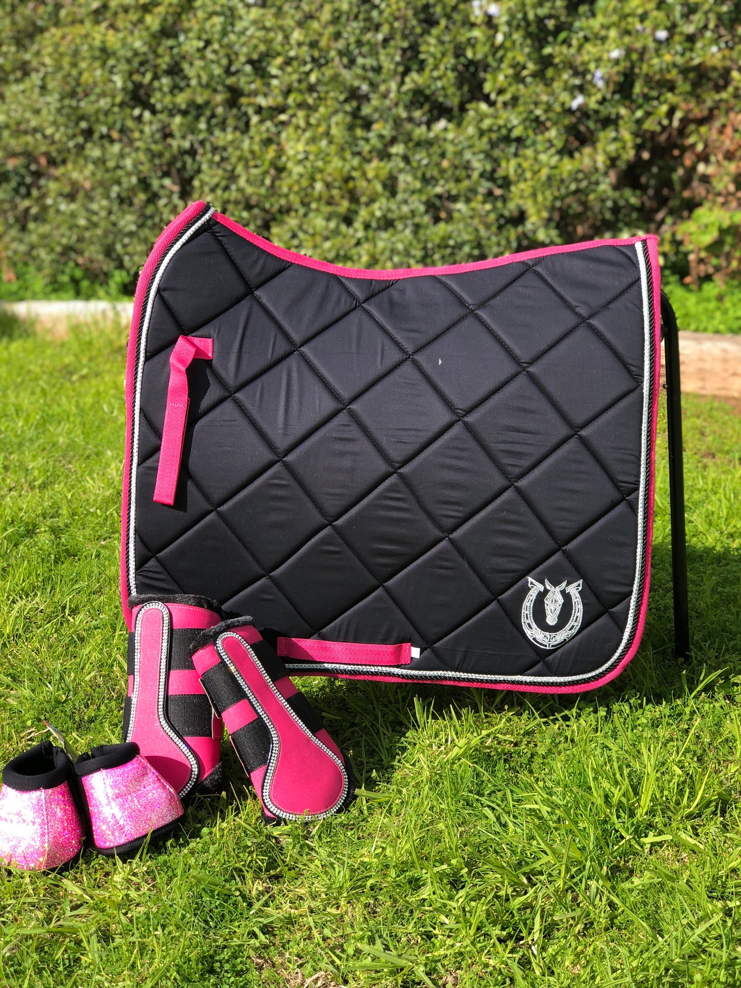 Black dressage pad with hot pink binding