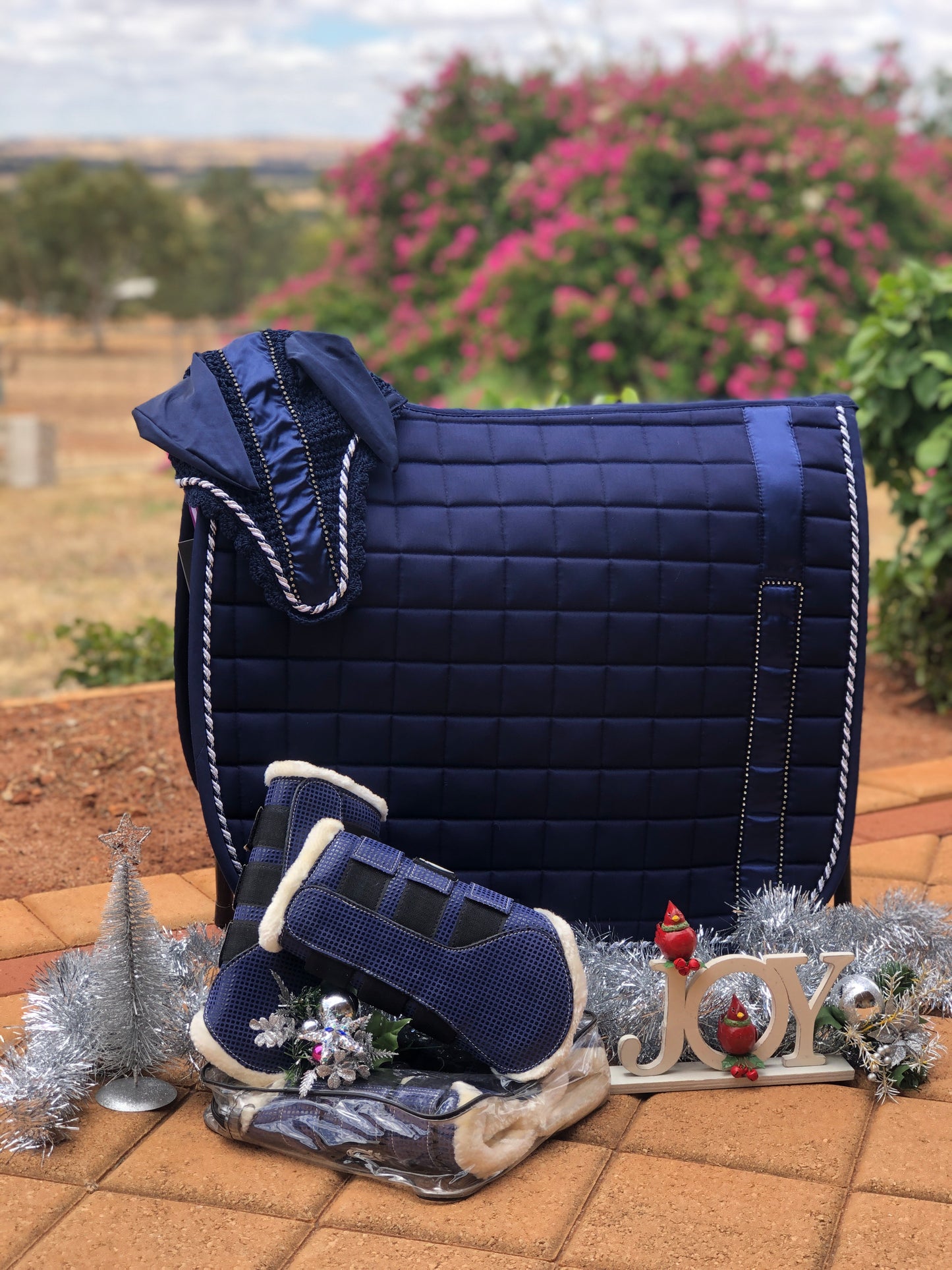 QHP Chique ear bonnet