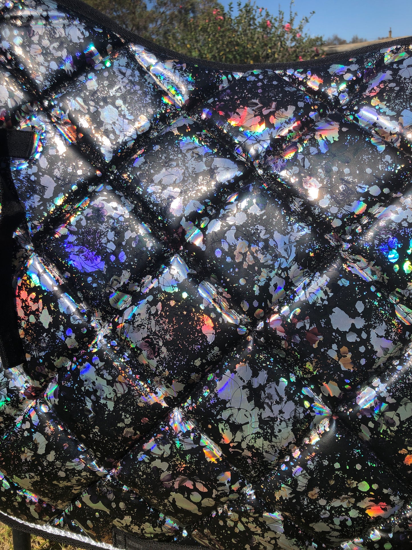 Black holographic flake pad