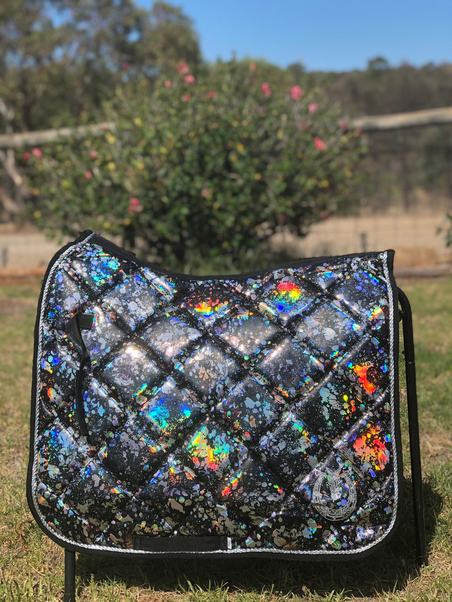 Black holographic flake pad