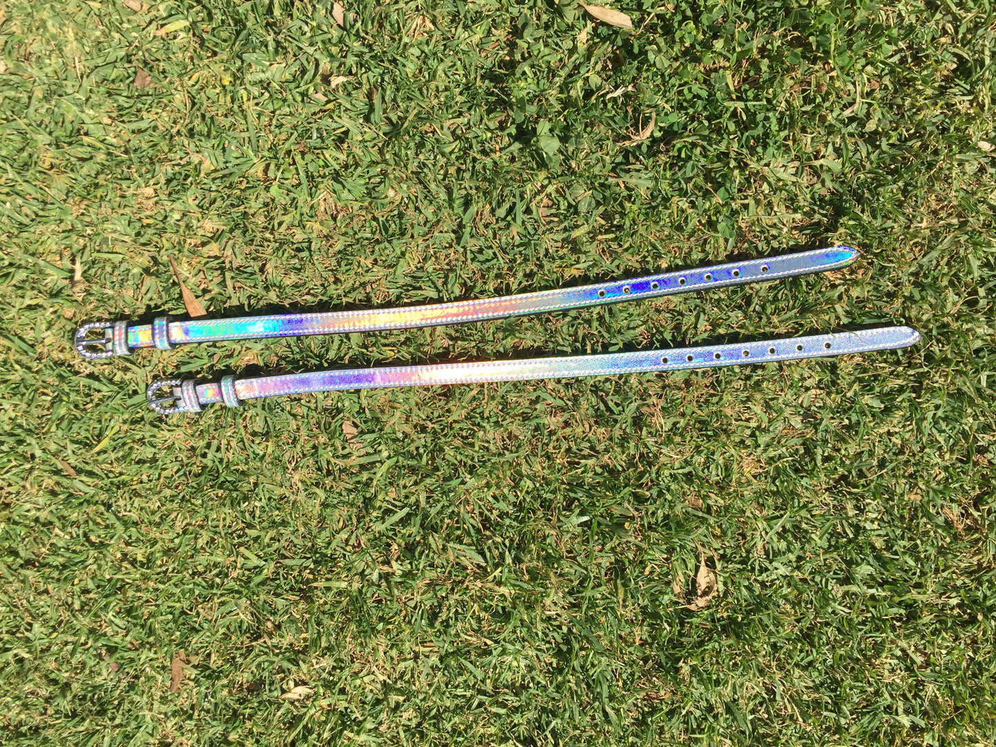 Holographic spur straps